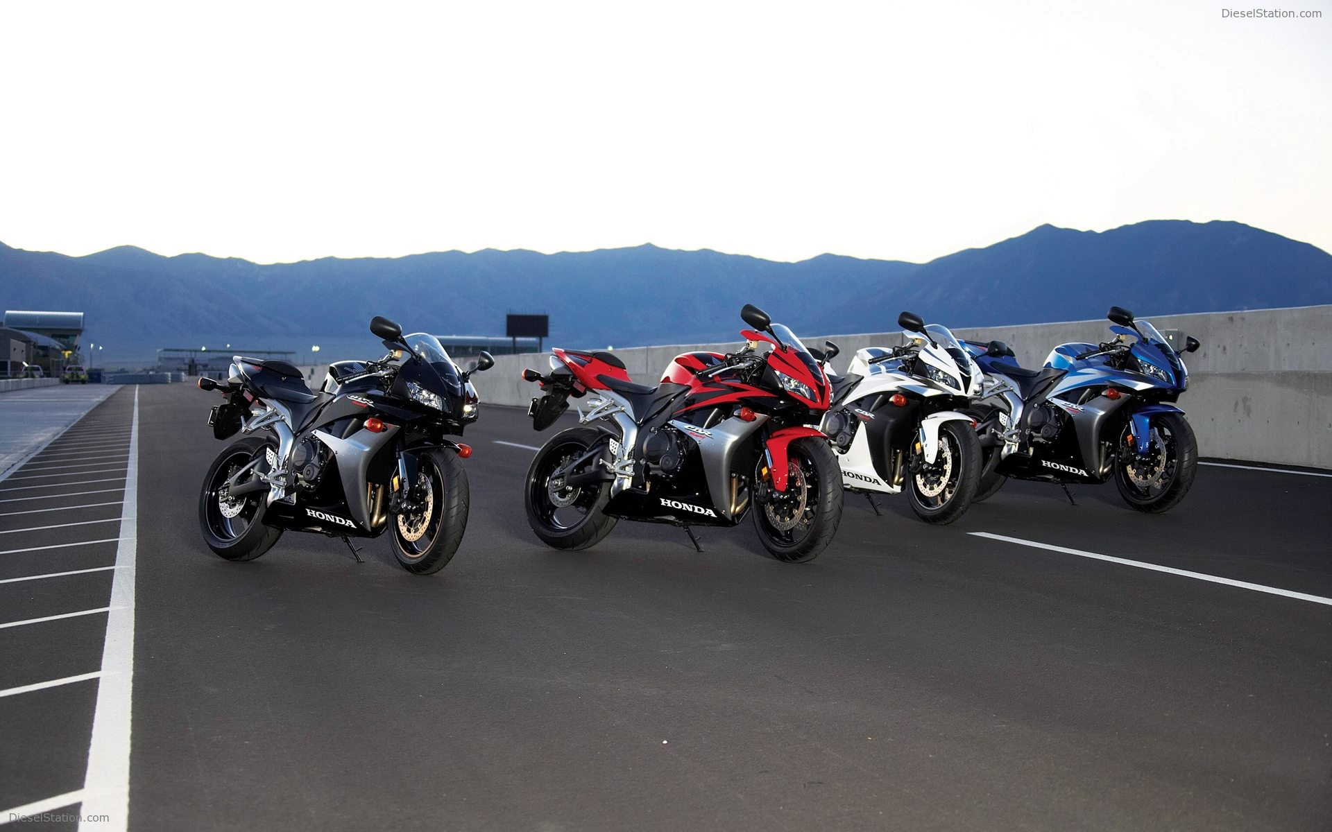 Honda Cbr 600 Rr - Мотоциклы В Ряд - HD Wallpaper 