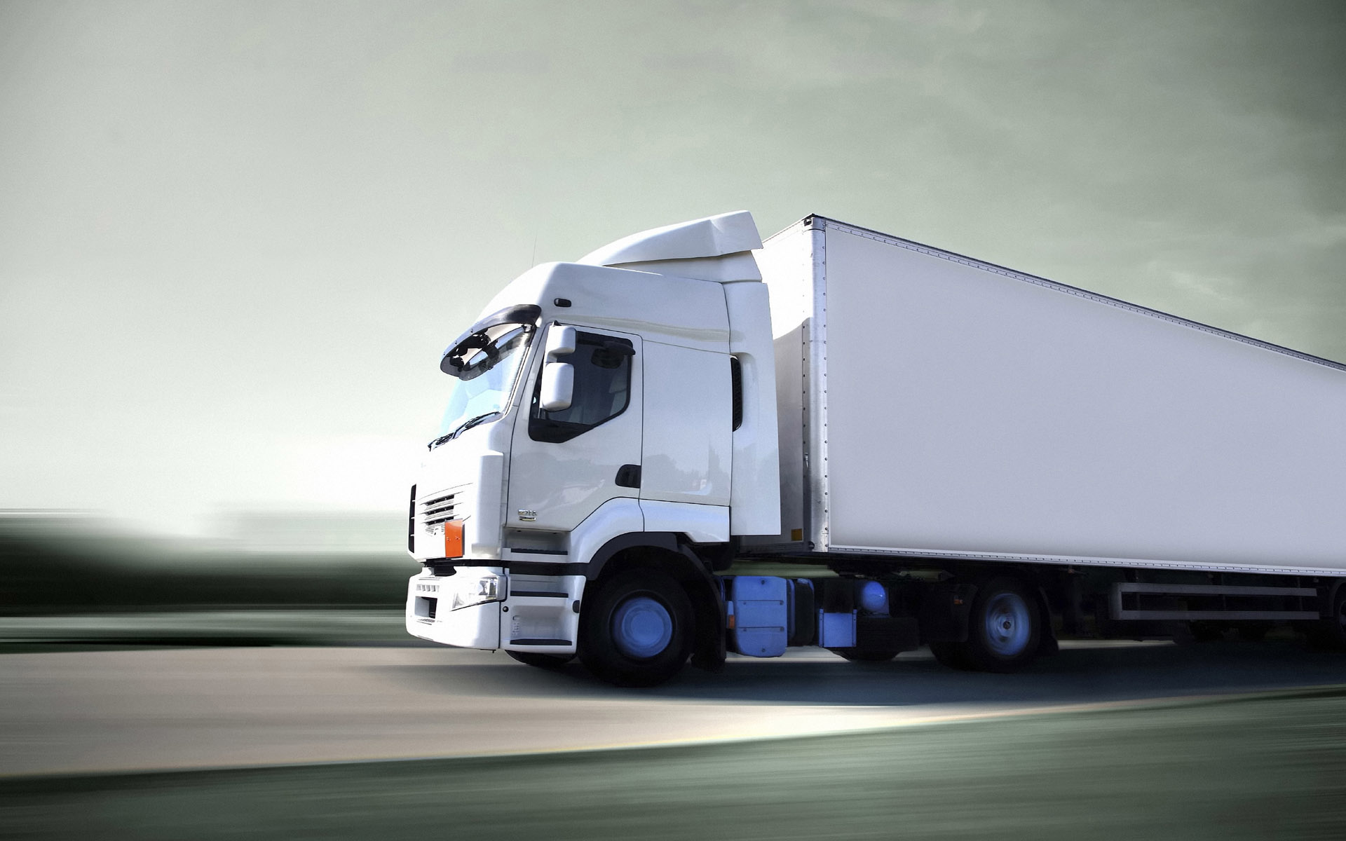 Wallpaper Of Salman Khan Fairytail Hd Wallpaper Kiss - White Truck - HD Wallpaper 