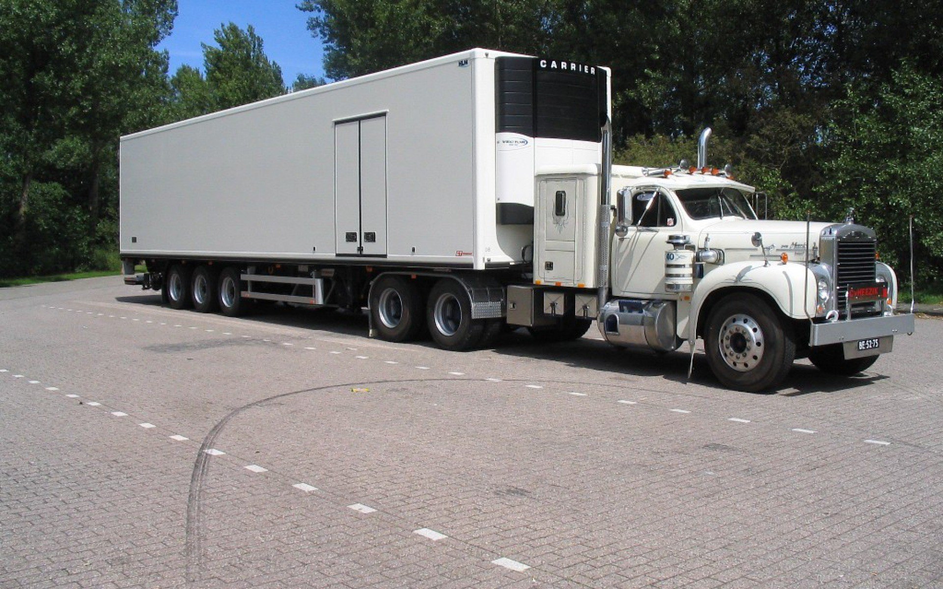 Free Download Mack Trucks Background Id - Mack Trucks - HD Wallpaper 