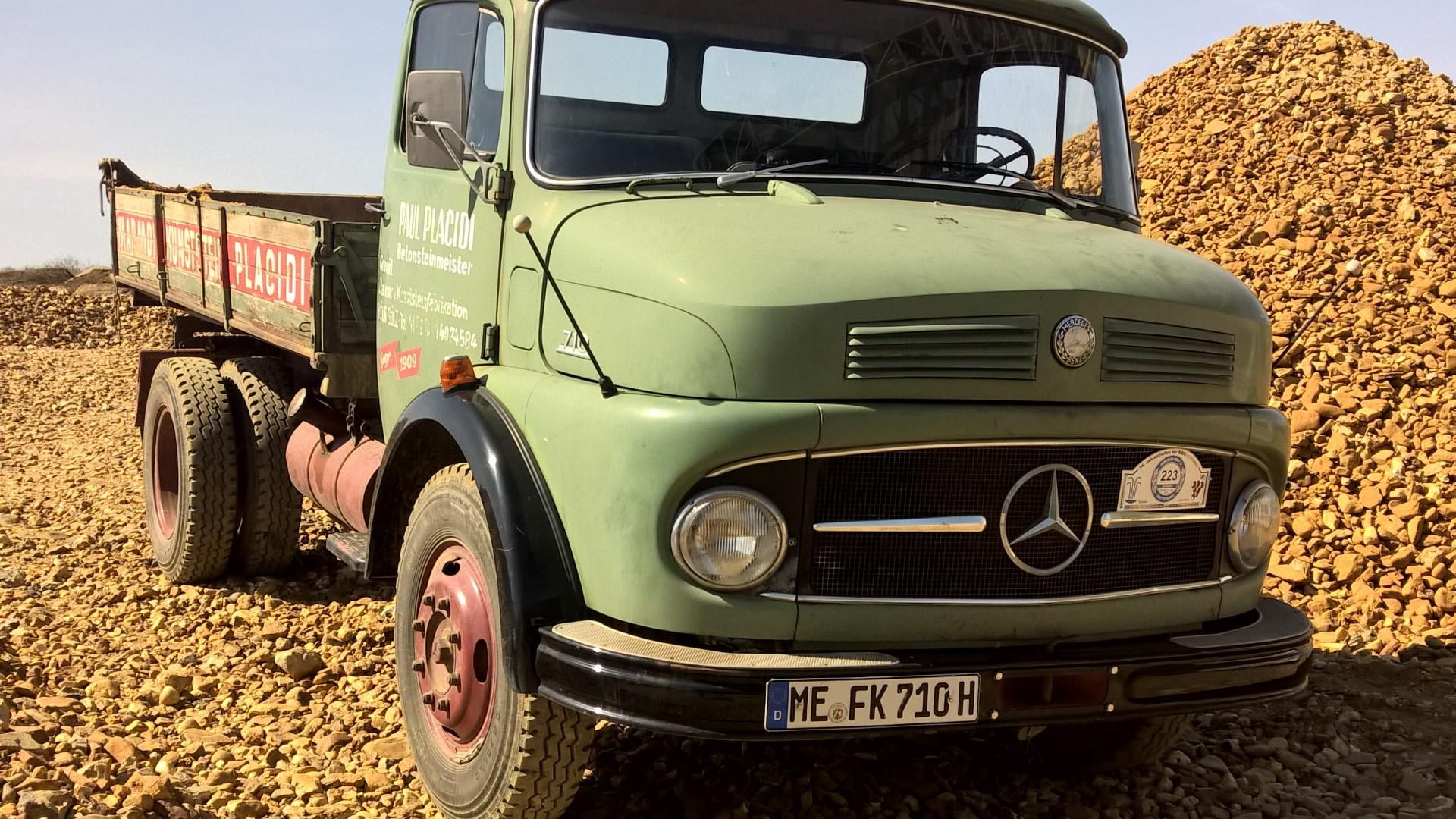 Trailer Truck - HD Wallpaper 