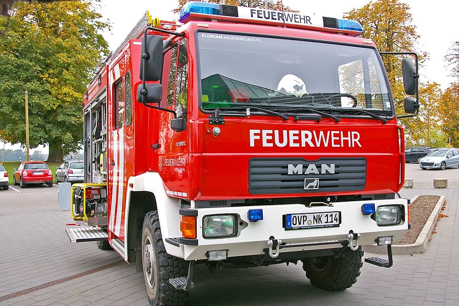 Red Feuer Wehr Man Truck, Firefighters, Fire Truck, - Ende Feuerwehr - HD Wallpaper 