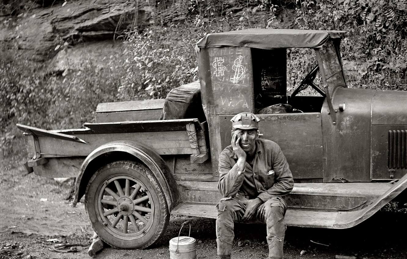 Photo Wallpaper Man, Truck, Working, Black And White, - Marion Post Wolcott - HD Wallpaper 