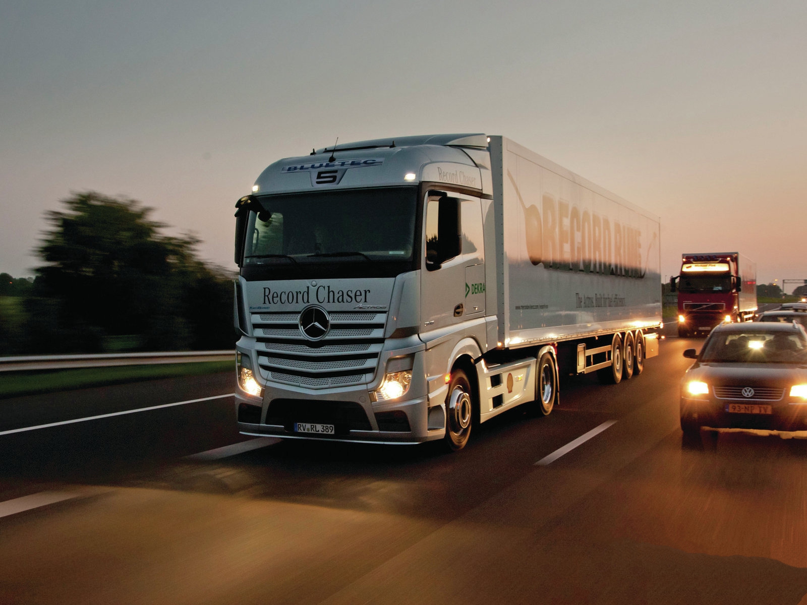 Hd Semi Truck Photos - Mercedes Truck Benz Wallpapers Hd - HD Wallpaper 