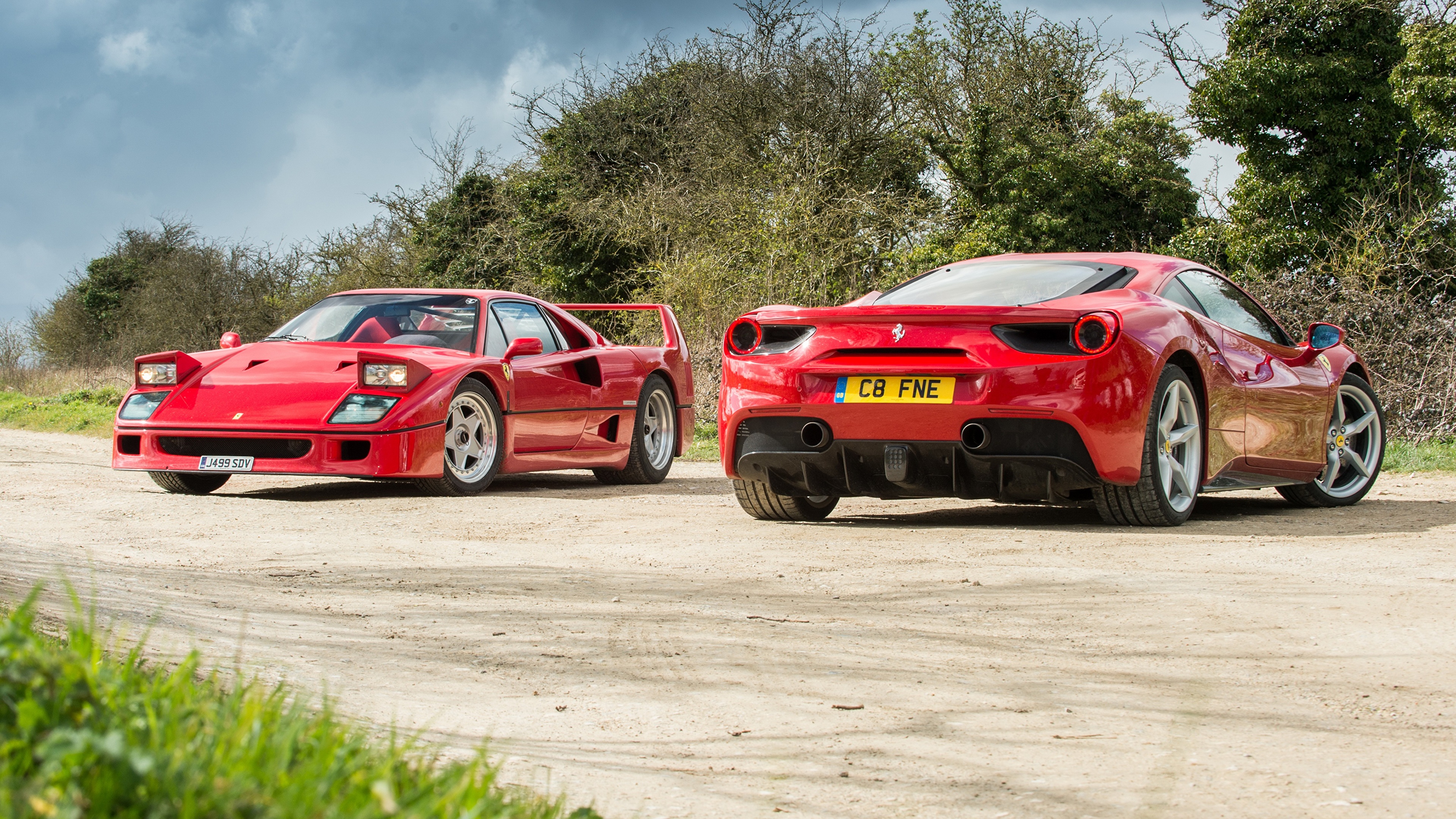 Ferrari F40 And 488 - HD Wallpaper 