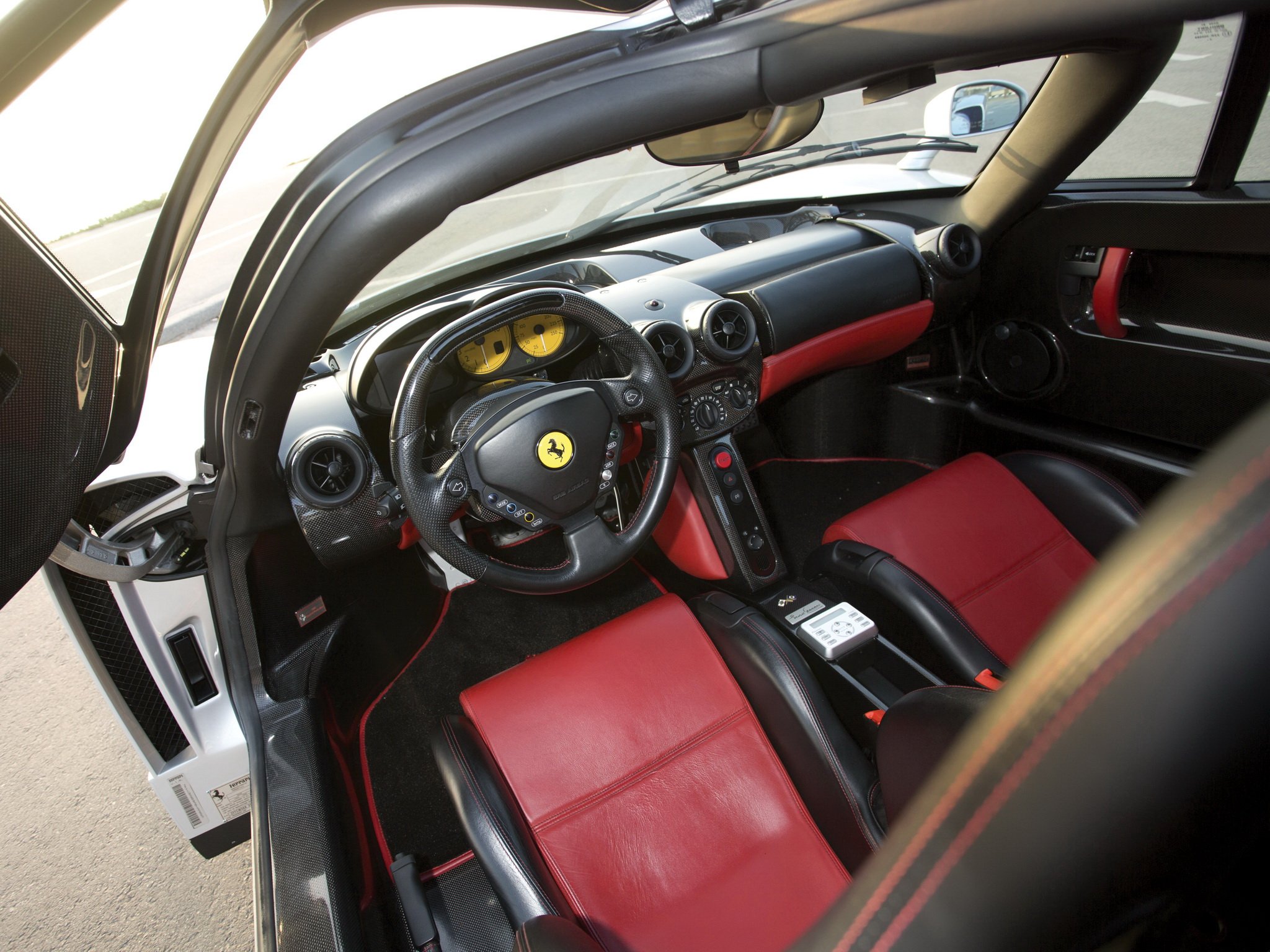 Enzo Ferrari 2002 Inside - HD Wallpaper 