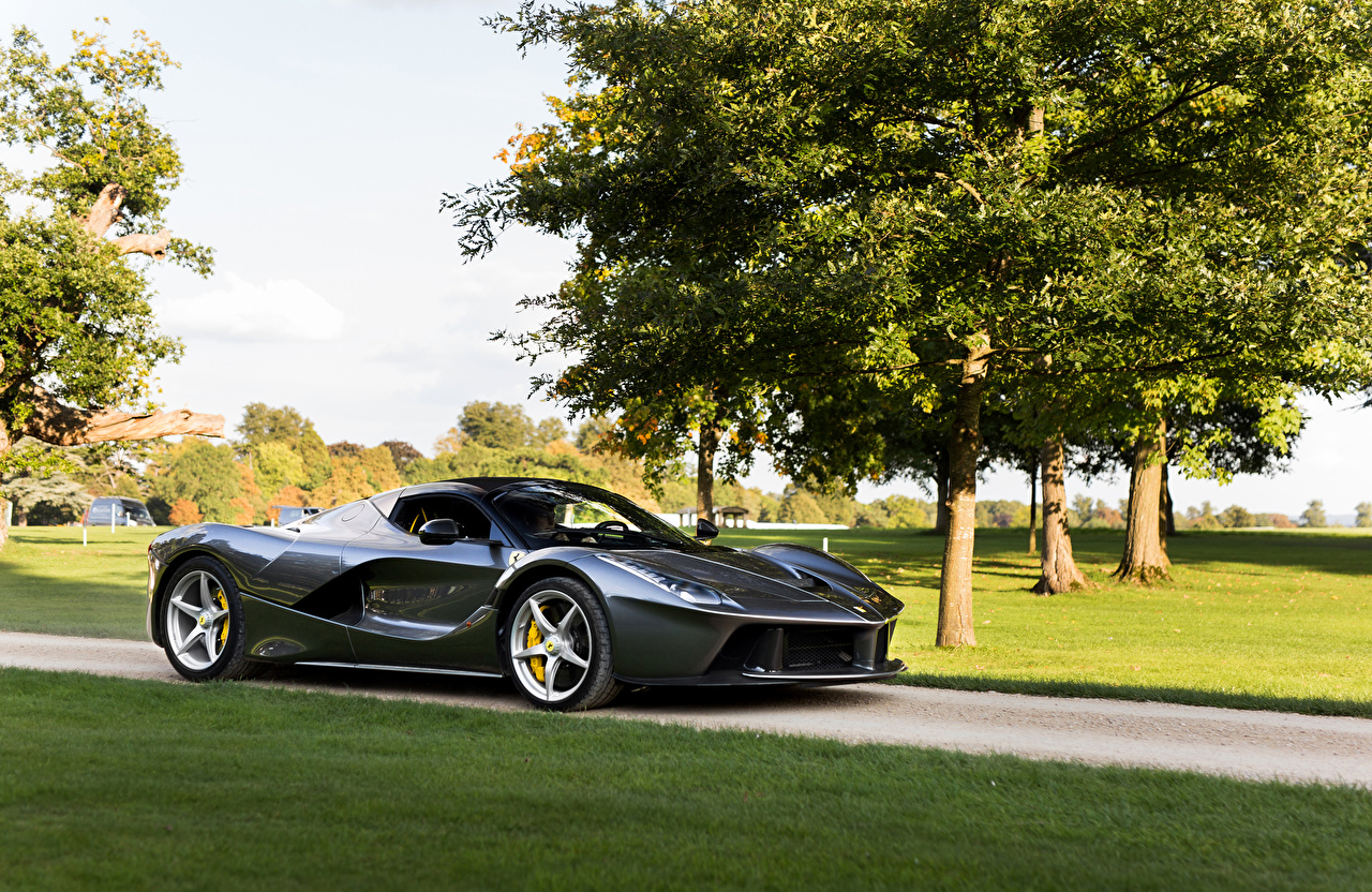 Ferrari Laferrari Grey - HD Wallpaper 
