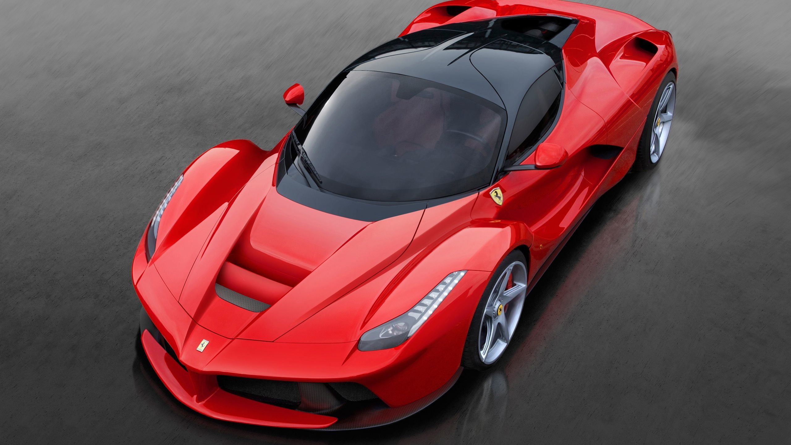 Red Ferrari Wallpaper - HD Wallpaper 