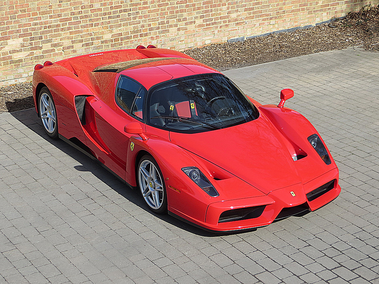 Hd Quality Wallpaper - Voiture Enzo Ferrari De Profil - HD Wallpaper 