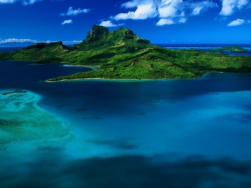 Green Volcanic Isl Wallpaper - Bora Bora - HD Wallpaper 