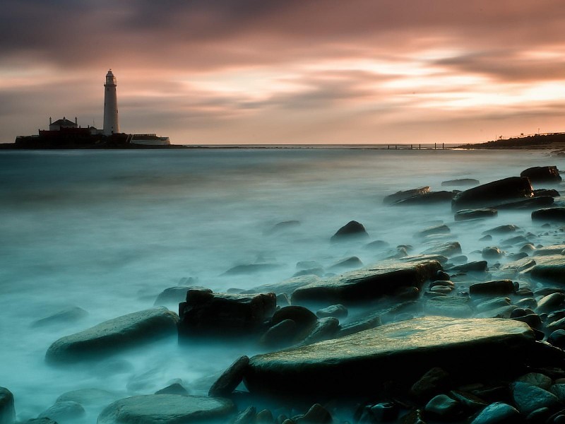 Lighthouse On An Isl In A Misty Sea Wallpaper - Lighthouse - HD Wallpaper 