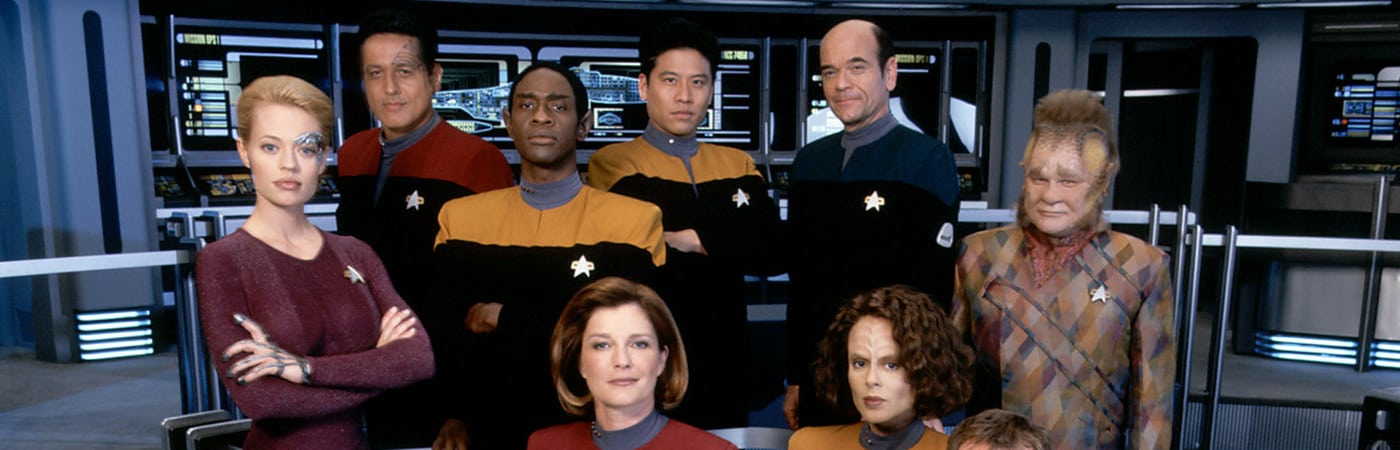 Voyager Wallpaper - Star Trek Voyager - HD Wallpaper 