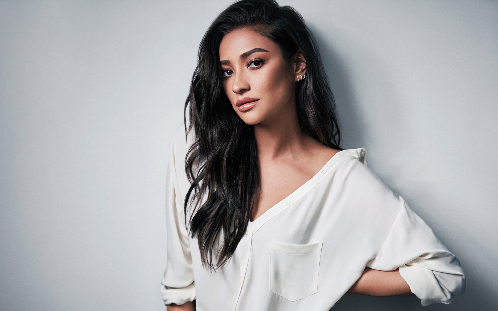 Wallpaper Of Actress, Black Hair, Brown Eyes, Canadian, - Shay Mitchell - HD Wallpaper 