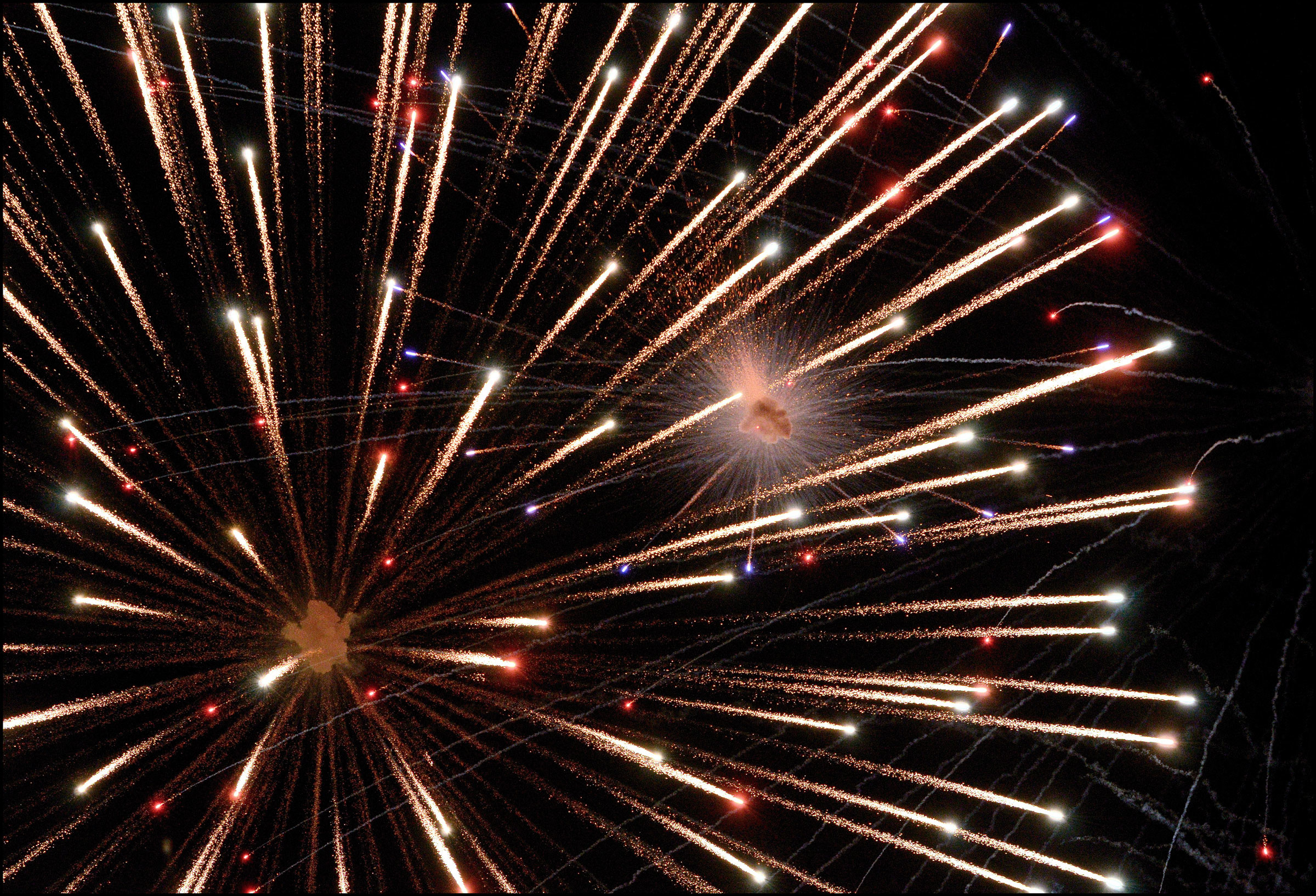 2400x1634, Happy 4th Of July 2014 Fireworks Pictures - Fireworks Background Hd - HD Wallpaper 