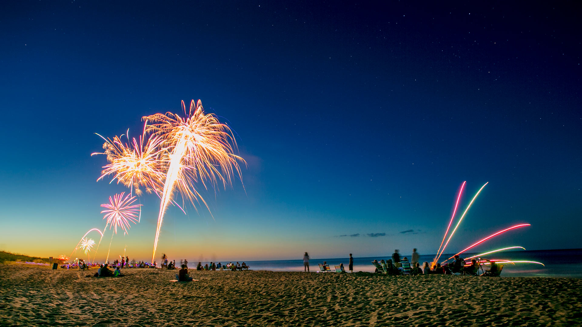 Beach Fireworks Hd - HD Wallpaper 