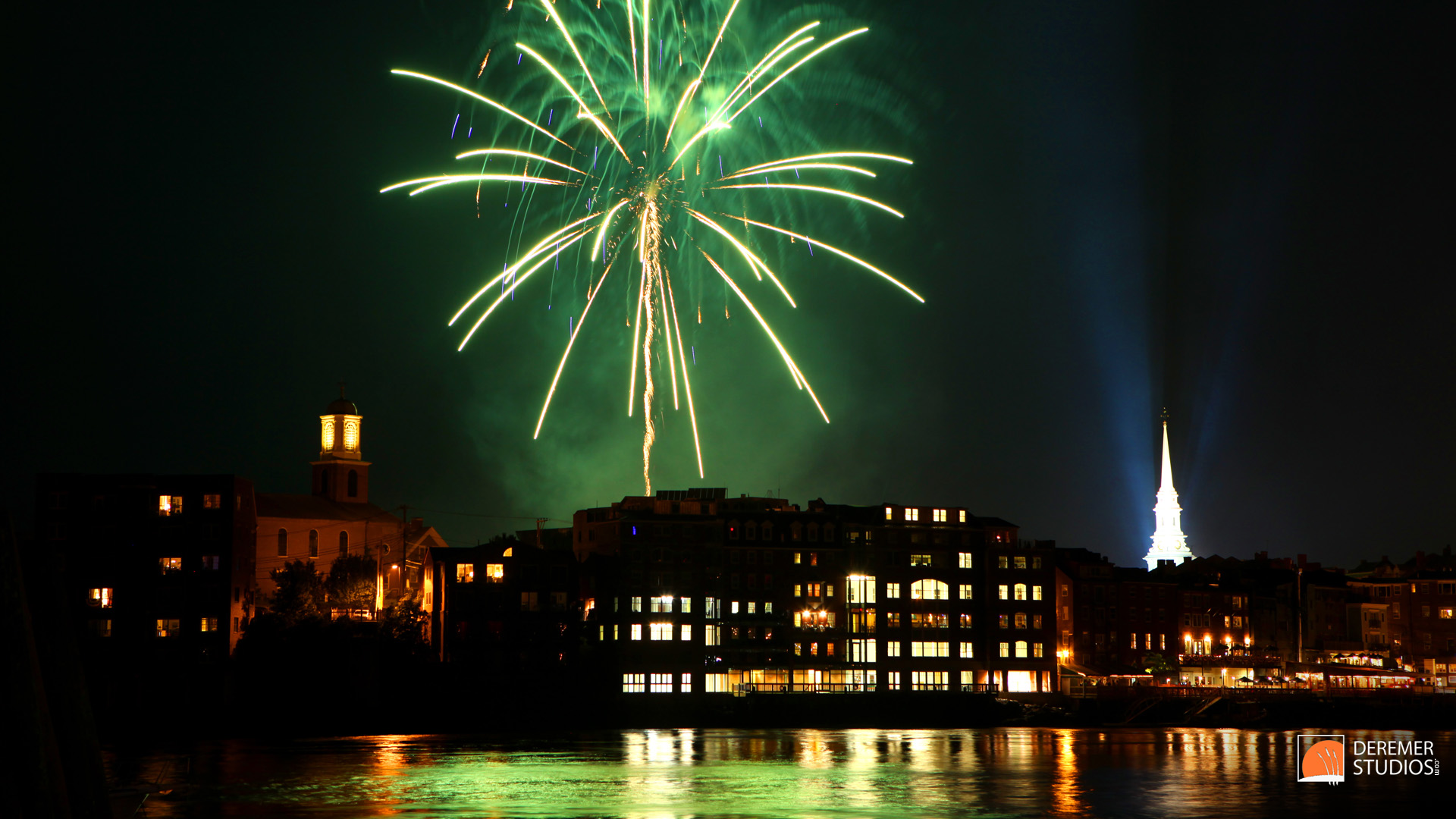 Portsmouth Nh New Year Fireworks - HD Wallpaper 