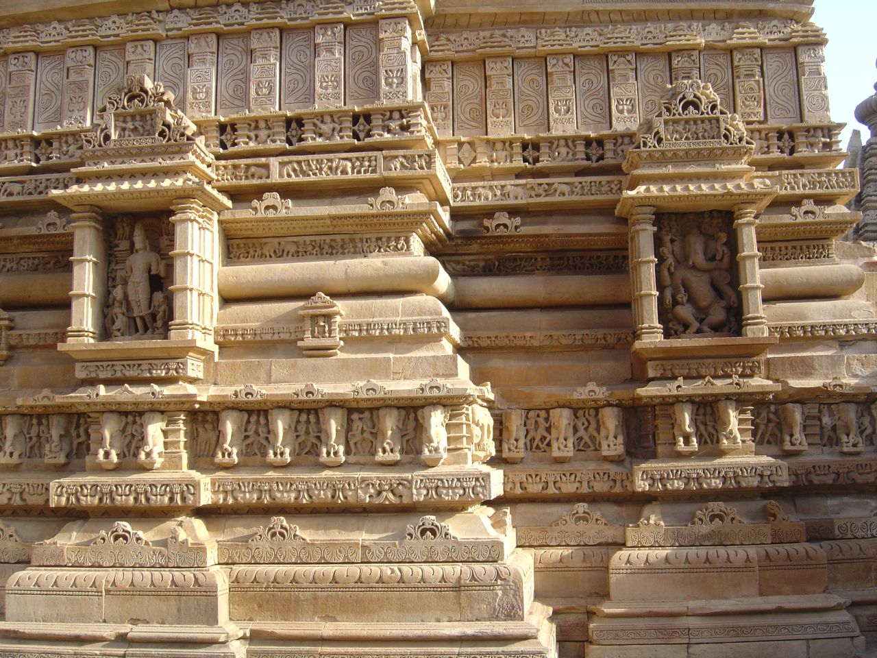 Lakshmana Temple, Khajuraho India - HD Wallpaper 