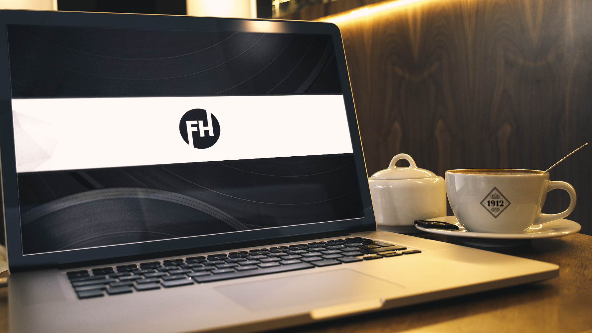 Full House Wallpaper Cafe - Mac Book Pro Mockup - HD Wallpaper 