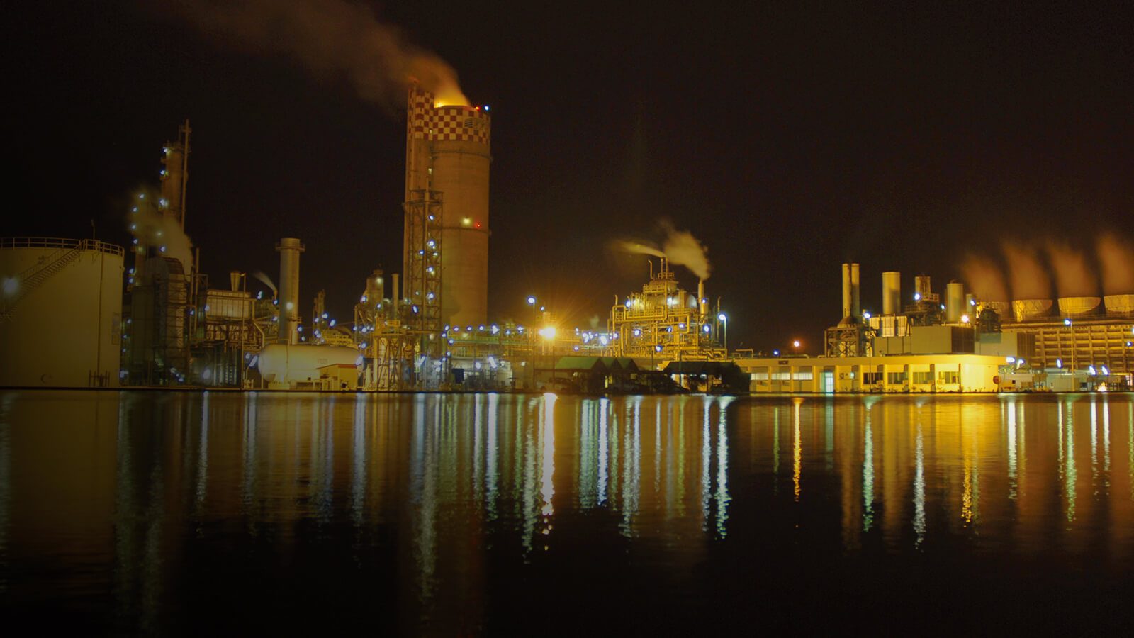 Fertilizer Plant At Night - HD Wallpaper 