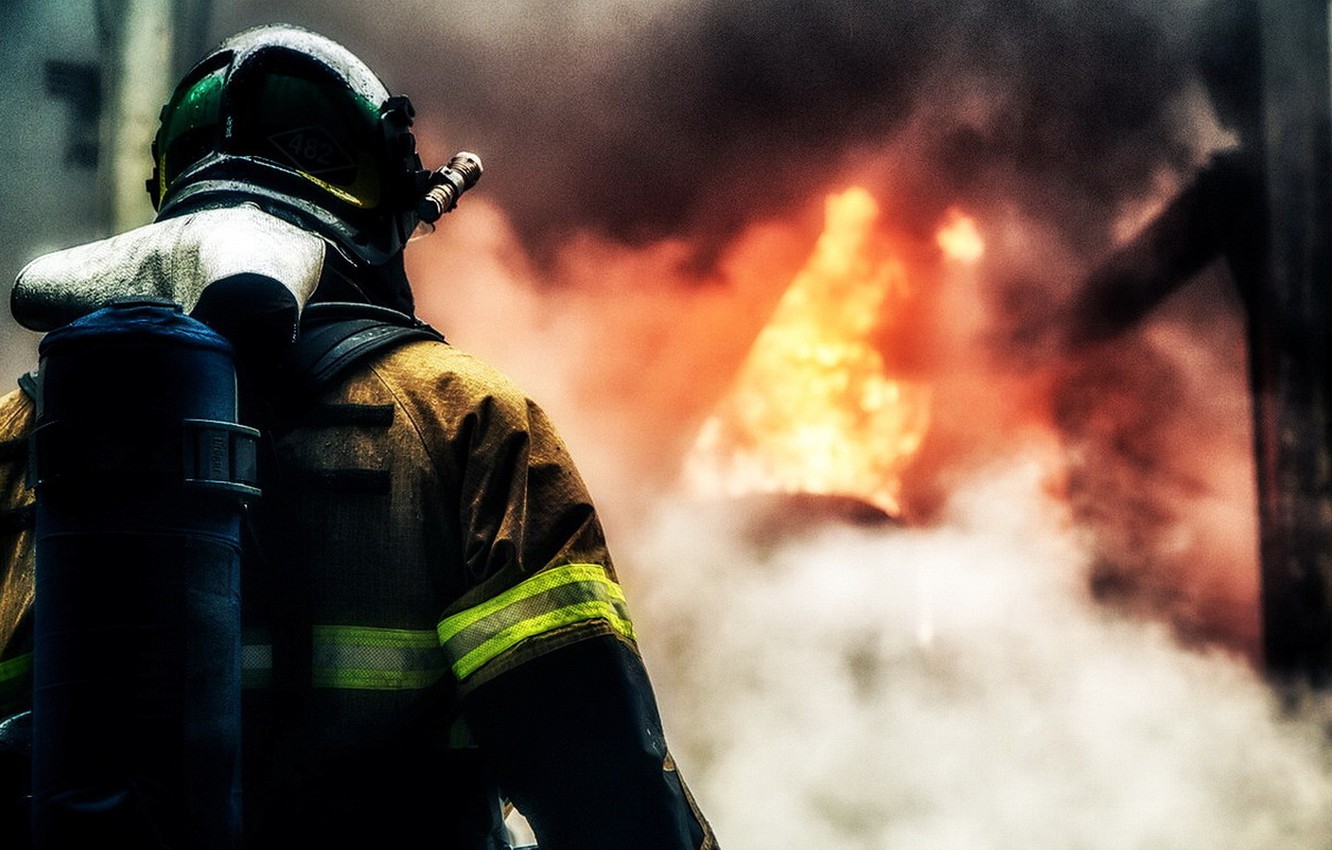 Photo Wallpaper Fire, Man, Fireman - HD Wallpaper 