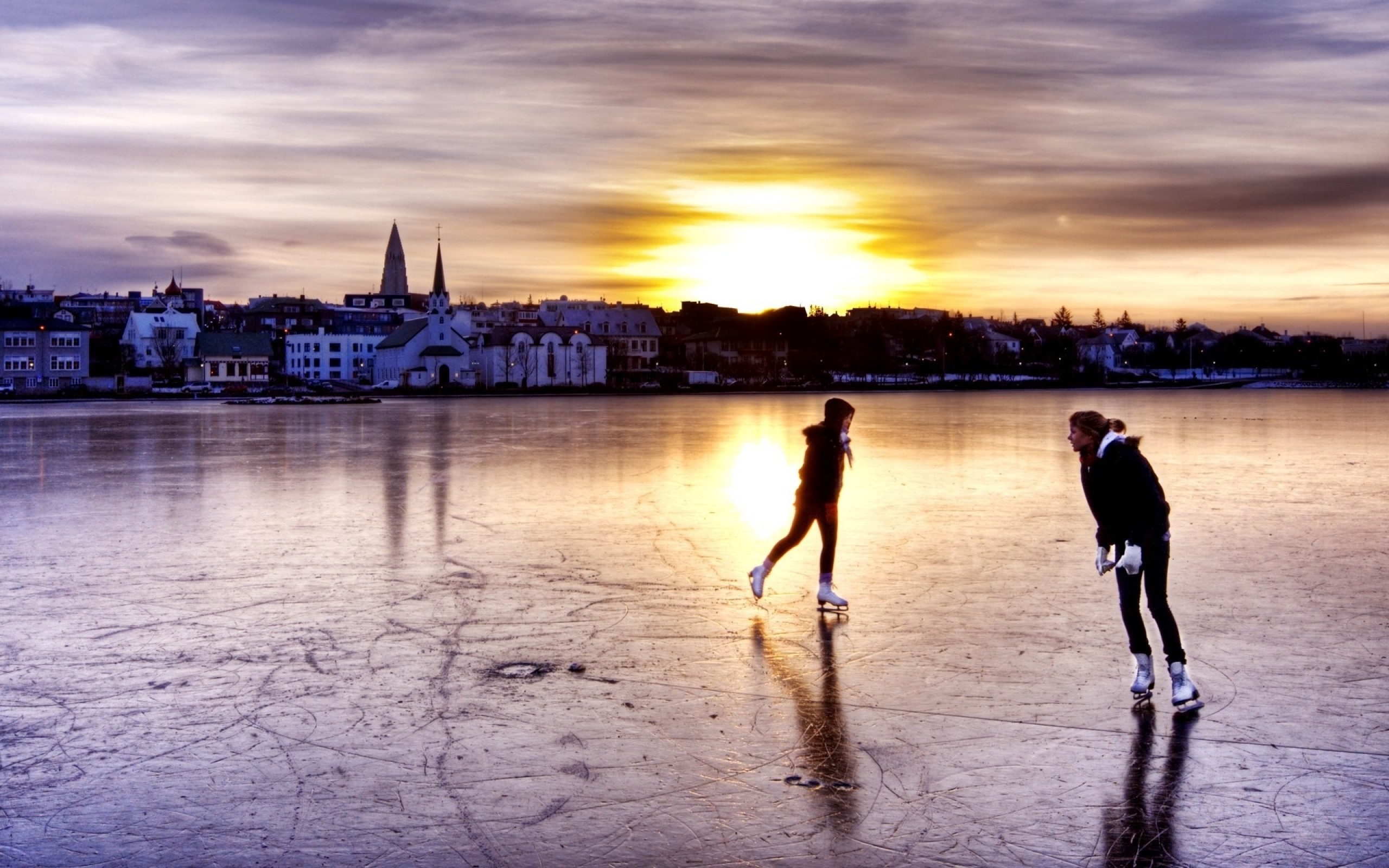 Women Sunset Ice Cold Ice Skates Wallpaper Art Hd Wallpaper - Frozen Lake Skating Iceland - HD Wallpaper 