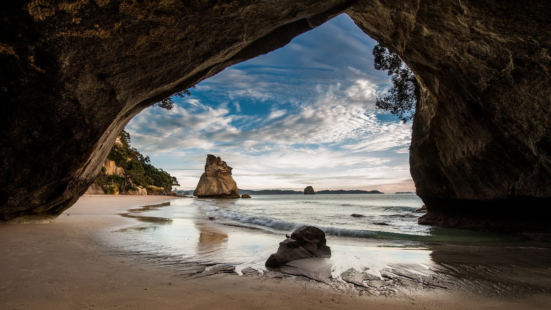 North Island New Zealand - Te Whanganui-a-hei - HD Wallpaper 