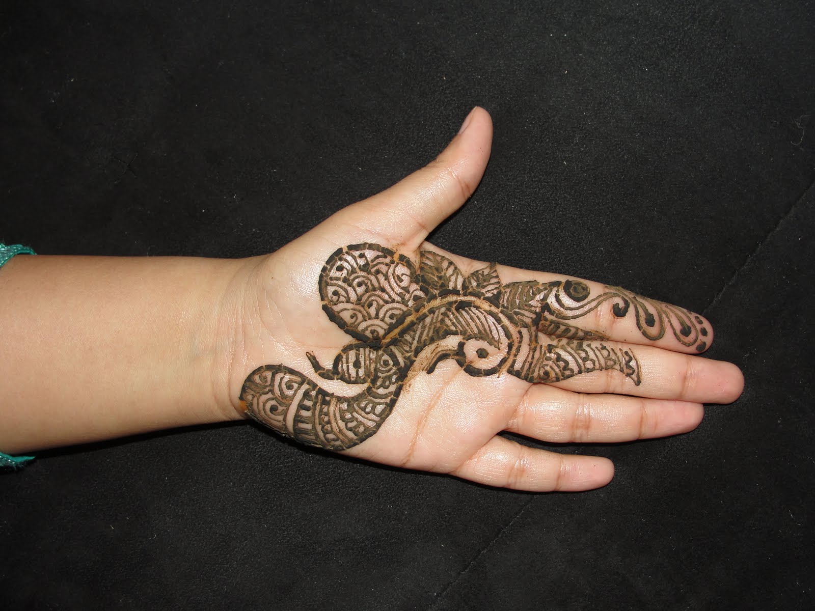 Palm Simple Mehndi In Side - HD Wallpaper 