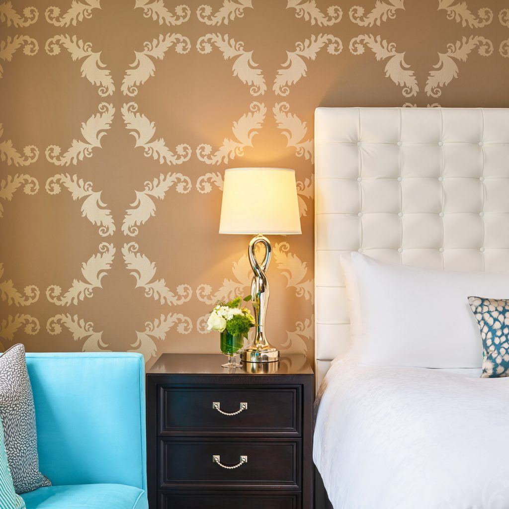 Modern Wallpaper And Art Inspired Colours Accent The - The Nines, A Luxury Collection Hotel, Portland - HD Wallpaper 