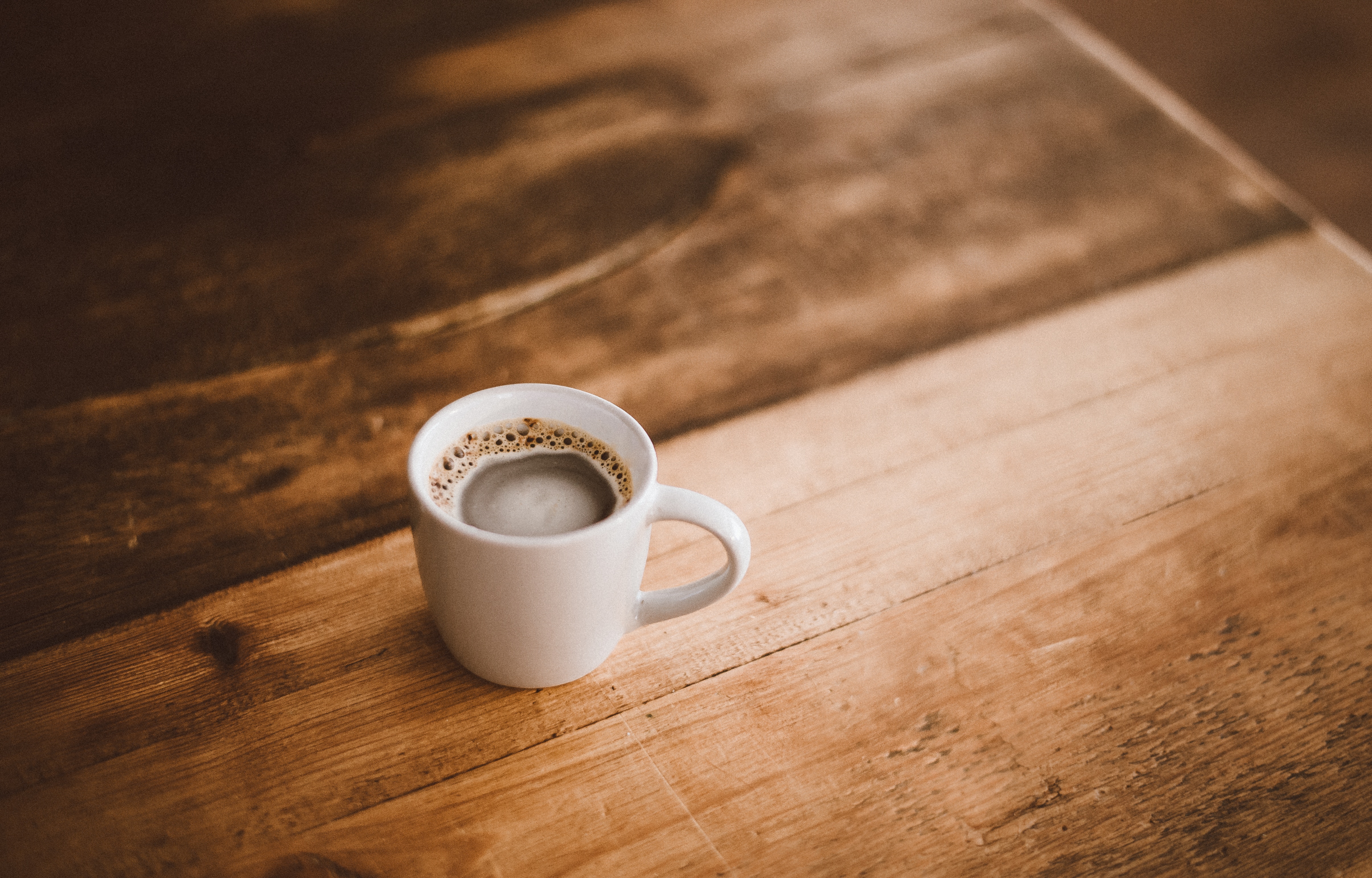 Cup Of Coffee On Wood Table - HD Wallpaper 