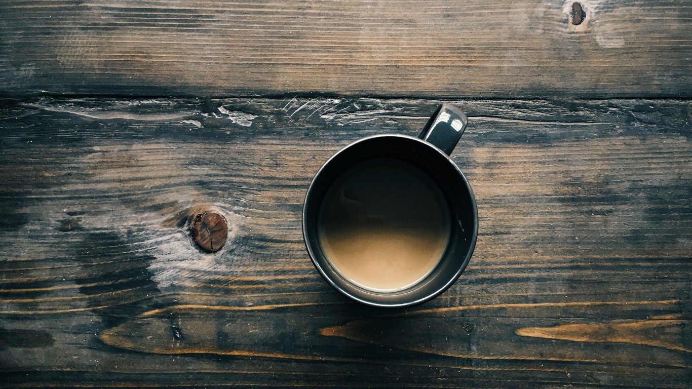Cup Of Coffee On Wooden Table - HD Wallpaper 
