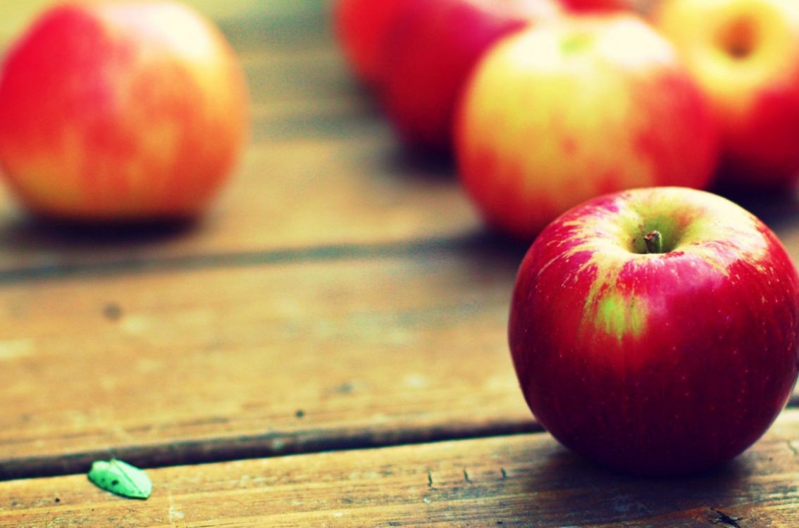 Apple Fruit Phone Background - HD Wallpaper 