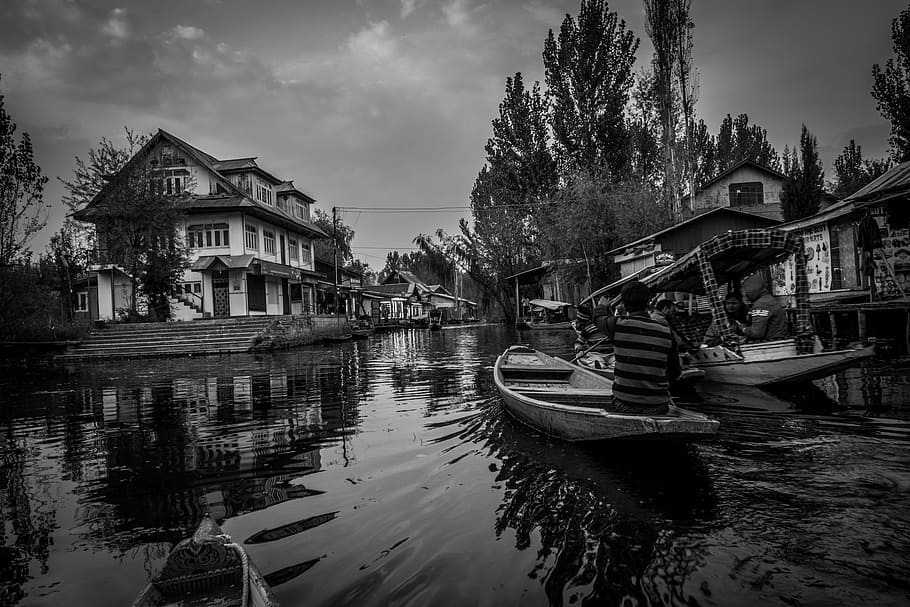 People Riding Boats Near Houses Grayscale Photo, Scene, - HD Wallpaper 