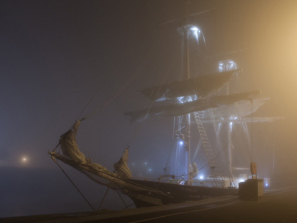 Fog And Light Can Turn Any Ship Into A Ghost Story - Mast - HD Wallpaper 
