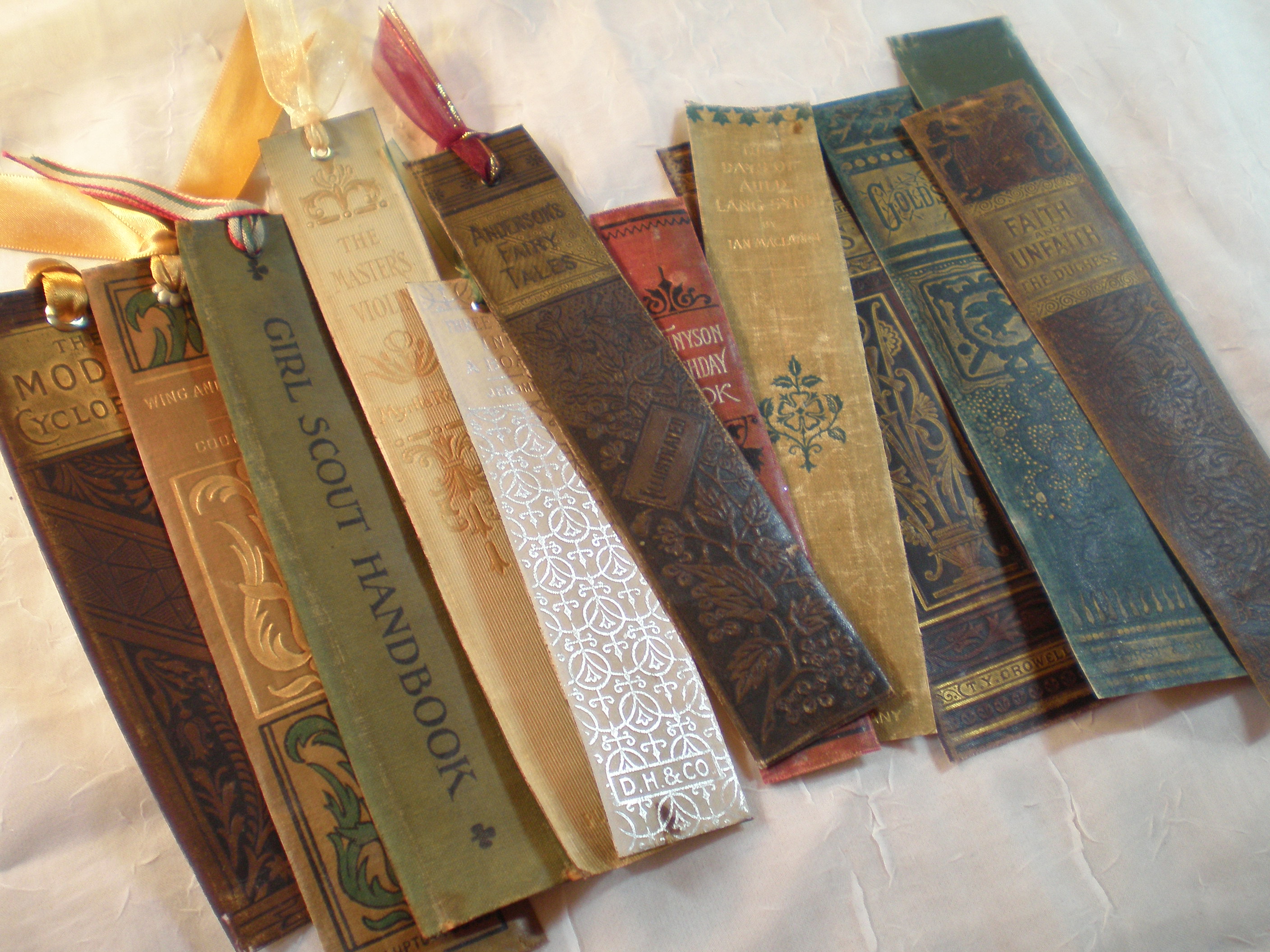 Uses For Old Books - HD Wallpaper 
