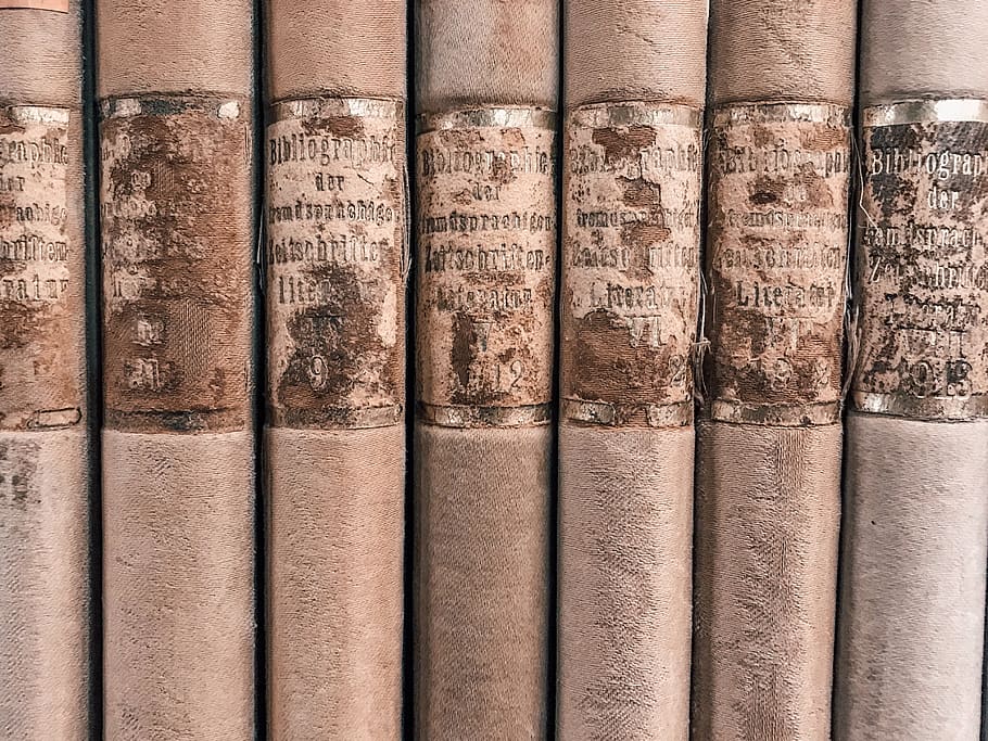 Close-up Photo Of Seven Brown Vintage Books, Novel, - HD Wallpaper 