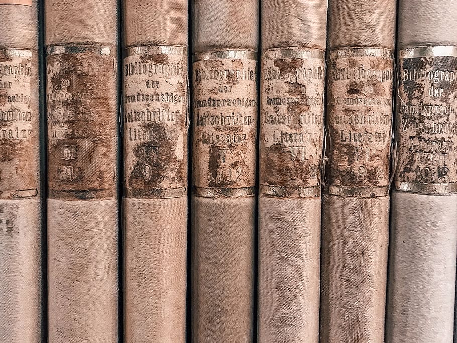 Close-up Photo Of Seven Brown Vintage Books, Novel, - HD Wallpaper 