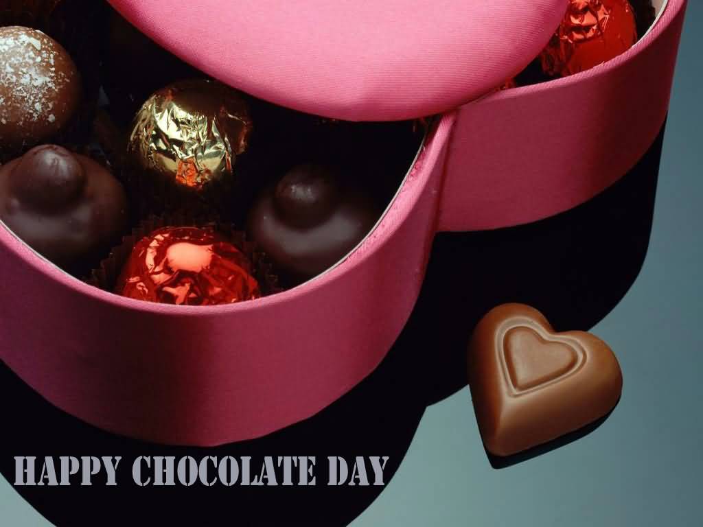 Happy Chocolate Day Chocolates In Heart Shaped Box - Happy Chocolate Day Hd - HD Wallpaper 