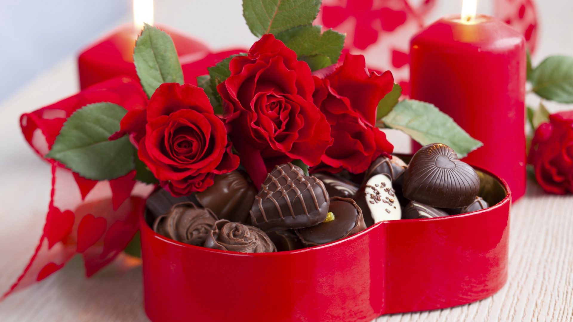 Flowers Bouquet Nature Candles Red Chocolate Roses - Flower With Chocholate Gift Bouquet - HD Wallpaper 