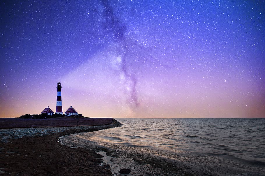 White And Red Lighthouse Near Bodies Of Water At Night, - Isaiah 42 6 Kjv - HD Wallpaper 