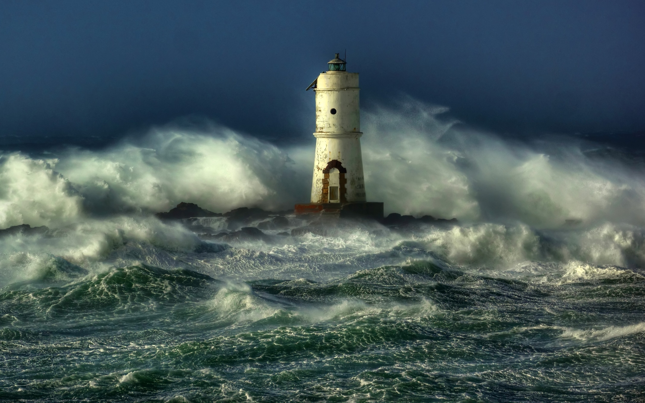 Lighthouse In Storm Print - HD Wallpaper 