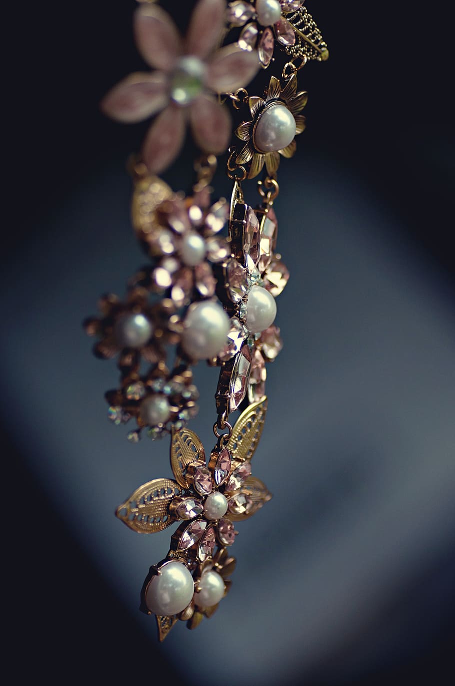 Gold Pearl And Rose Gold Flower Necklace, Accessory, - Iphone Rose Gold Wallpaper Of Pearls - HD Wallpaper 