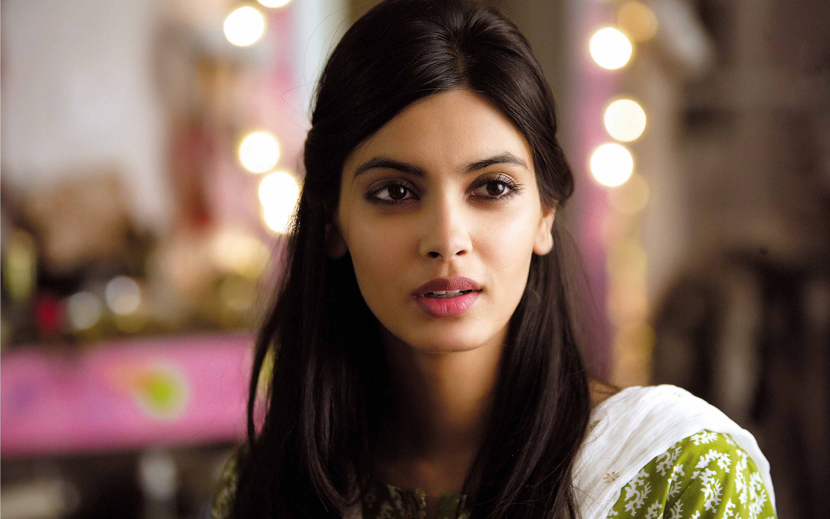 Diana Penty In Cocktail - HD Wallpaper 