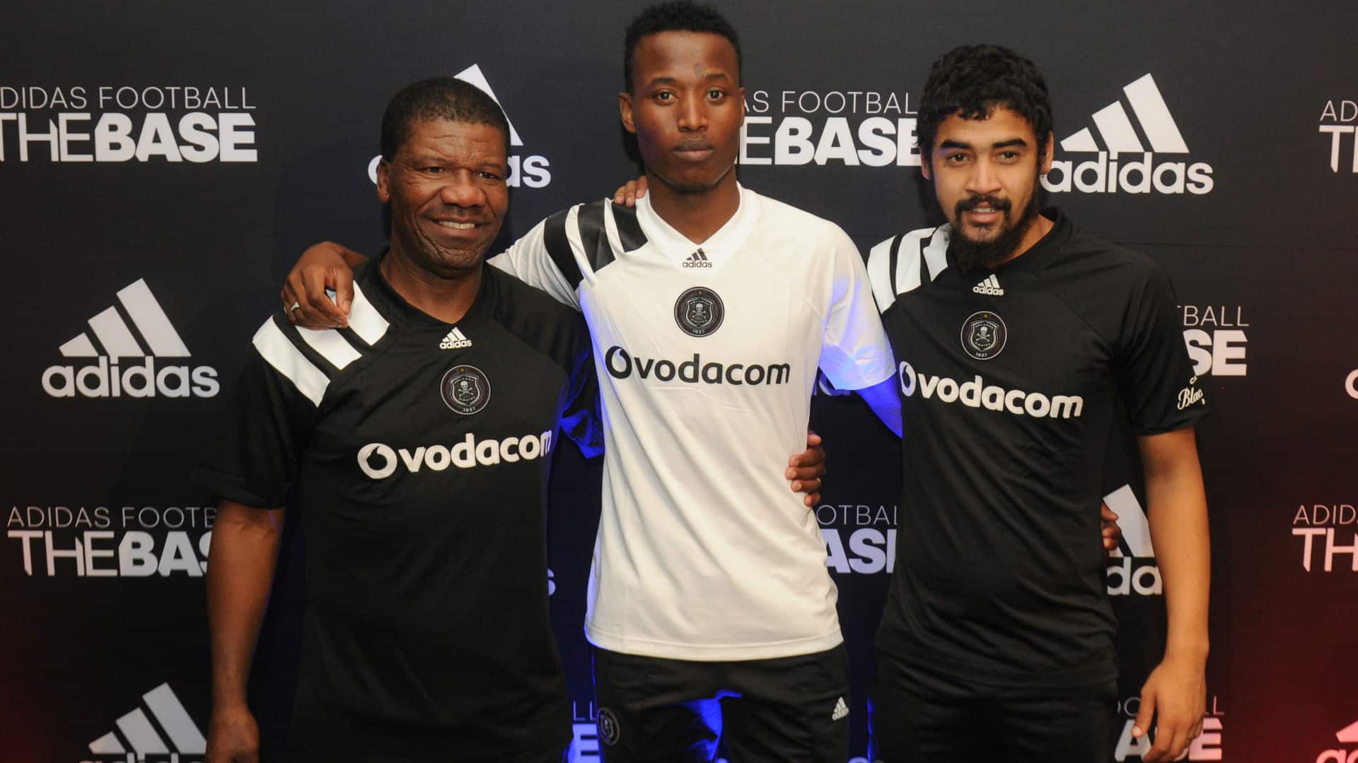 Orlando Pirates Legend Jerry Skhosana With Thamsanqa - Thamsanqa Sangweni - HD Wallpaper 