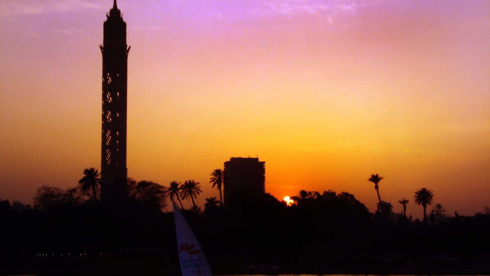 Cairo Tower Looks Beautiful During Sunset - Cairo Tower - HD Wallpaper 
