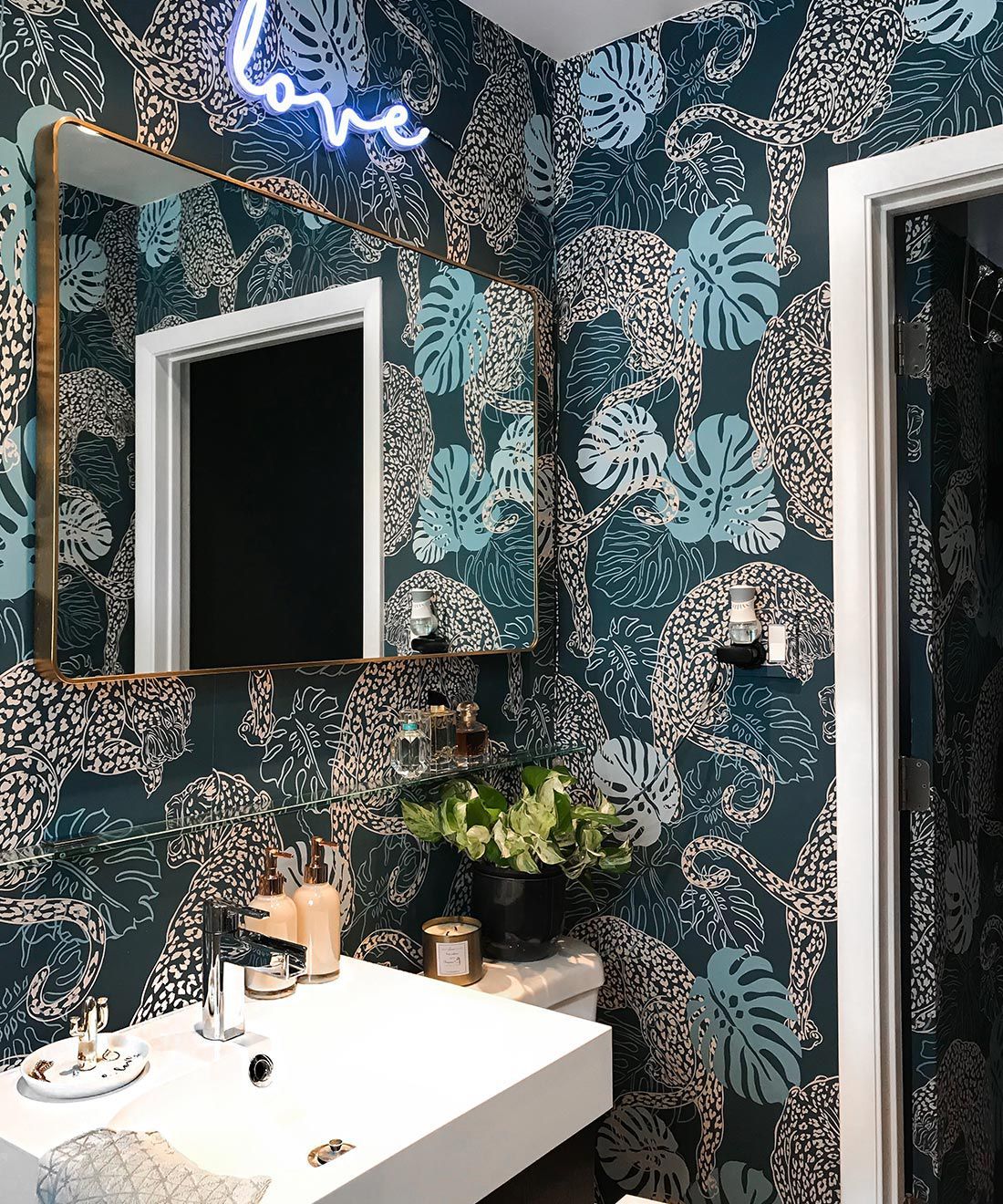 Leopard Wallpaper Bathroom - HD Wallpaper 