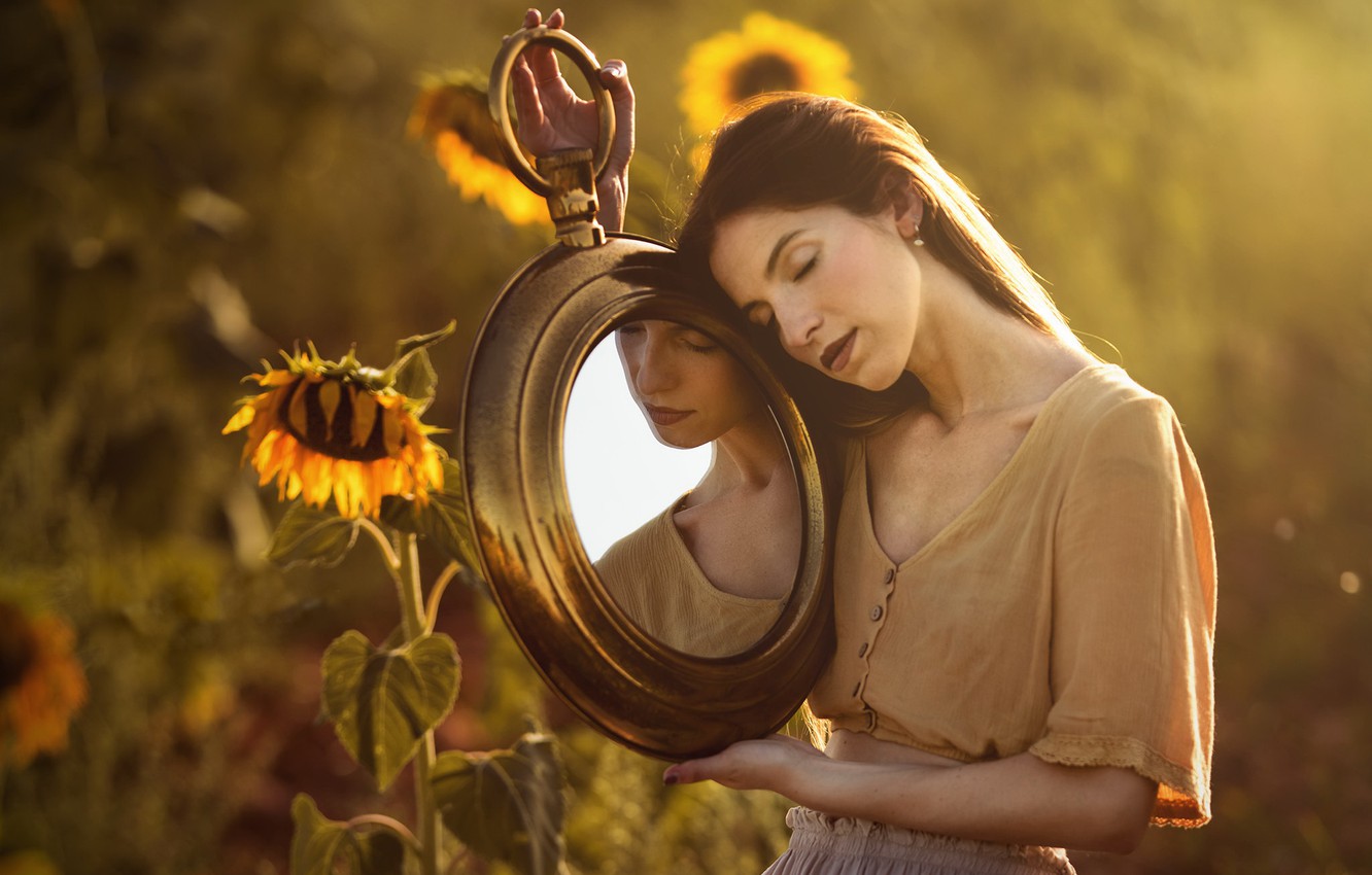 Photo Wallpaper Summer, Girl, Sunflowers, Mirror - Mirror Woman Hd - HD Wallpaper 