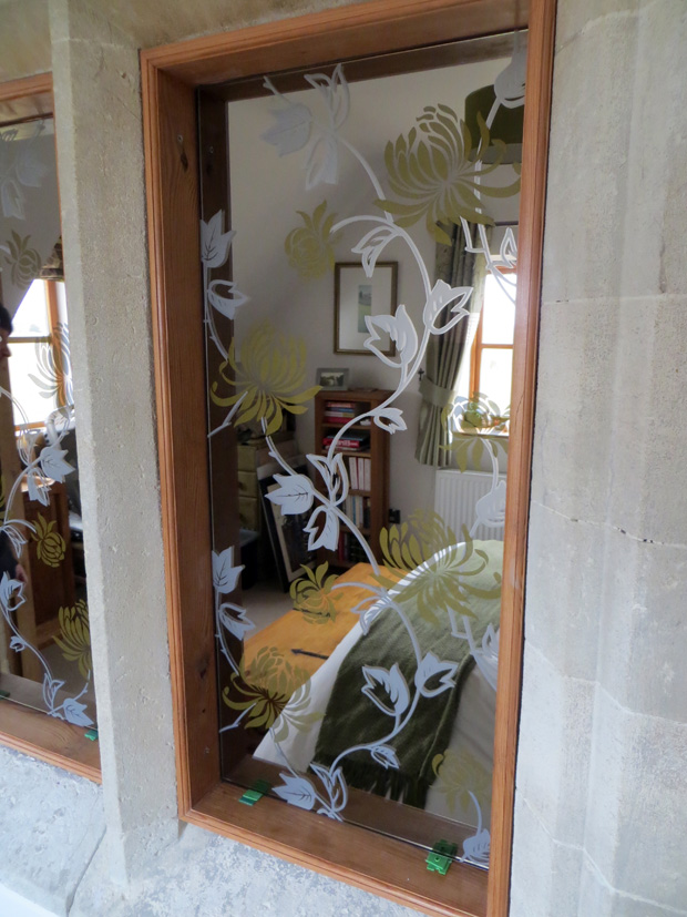 Wallpaper Mirror Rh - Home Door - HD Wallpaper 