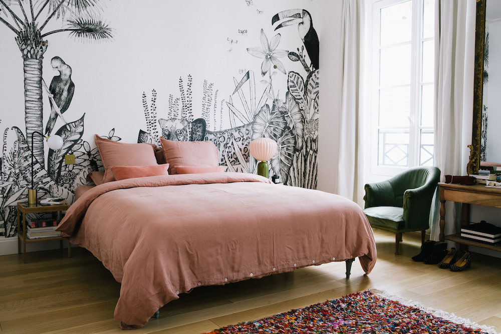 Paris Apartment Bedroom - HD Wallpaper 
