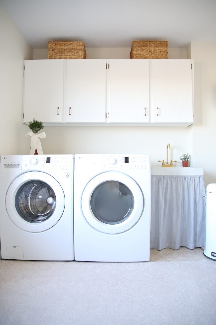 Laundry Rooms With Shiplap Cabinets Ikea Room Design - Small Laundry Room Decorating Ideas - HD Wallpaper 