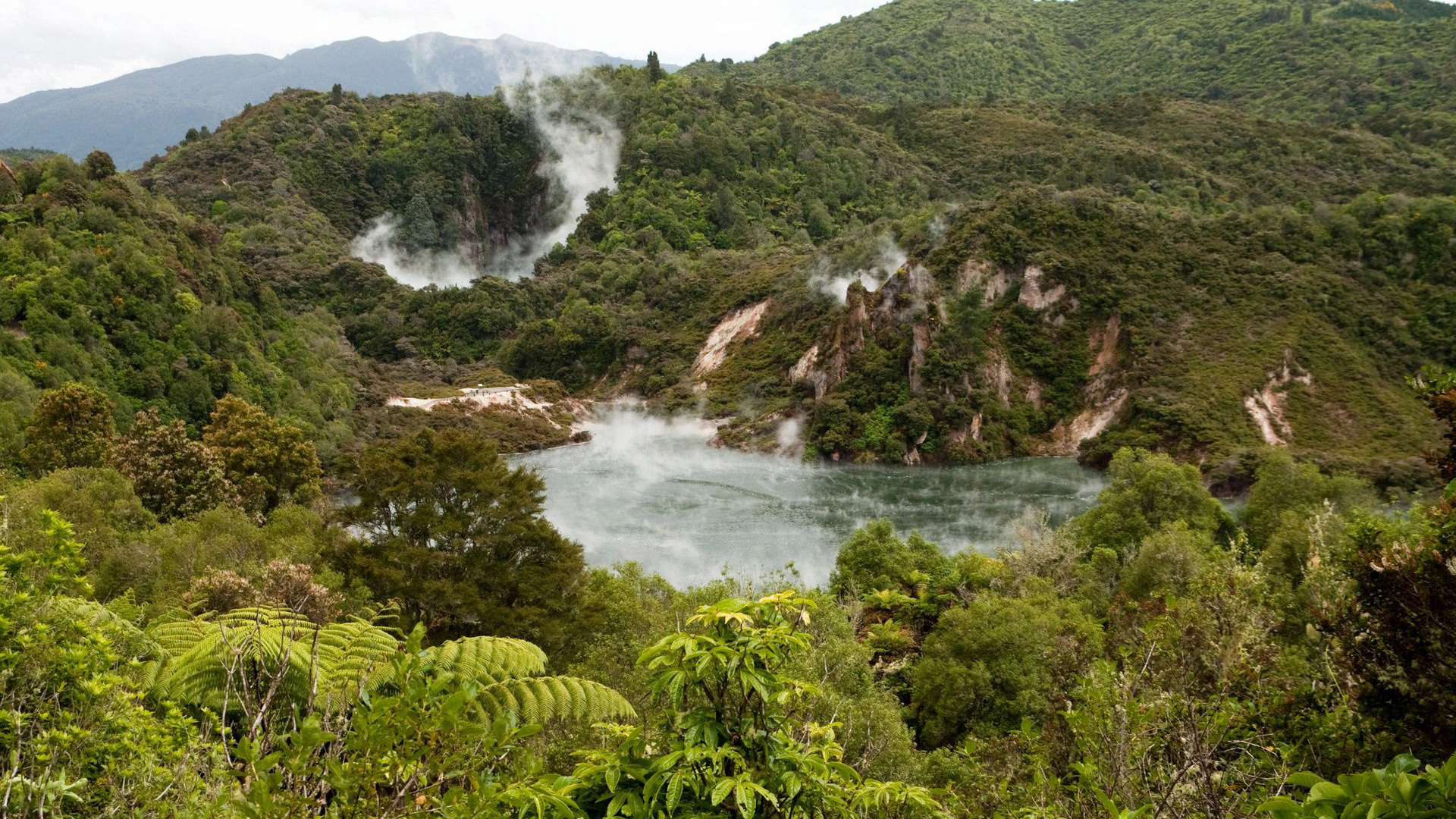 Mountain River - HD Wallpaper 