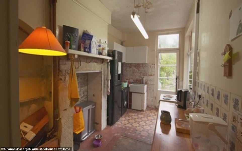 George Clarke Visits Sofia And Cookie, From London, - George Clarke Old House New Home Arts - HD Wallpaper 